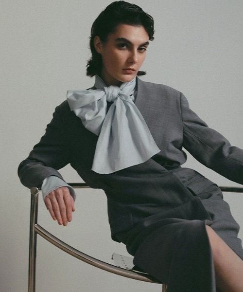 ETRE TOKYO（エトレトウキョウ）の「SANTEボウタイリボンシャツ（シャツ/ブラウス・レディース・ネイビー/ホワイト/ライトブルー・FREE）」の2枚目の写真