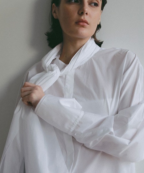 ETRE TOKYO（エトレトウキョウ）の「SANTEボウタイリボンシャツ（シャツ/ブラウス・レディース・ネイビー/ホワイト/ライトブルー・FREE）」の10枚目の写真