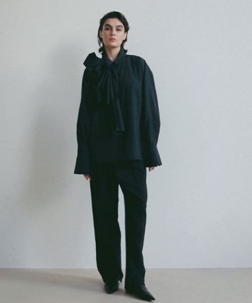 ETRE TOKYO（エトレトウキョウ）の「SANTEボウタイリボンシャツ（シャツ/ブラウス・レディース・ネイビー/ホワイト/ライトブルー・FREE）」の5枚目の写真