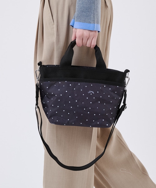 LeSportsac(レスポートサック)の「SMALL BUCKET TOTE ブリスドッツ(トートバッグ・レディース・ブラック・FREE)」の2枚目の写真