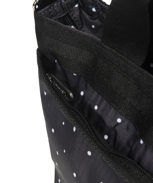 LeSportsac(レスポートサック)の「SMALL BUCKET TOTE ブリスドッツ(トートバッグ・レディース・ブラック・FREE)」の8枚目の写真