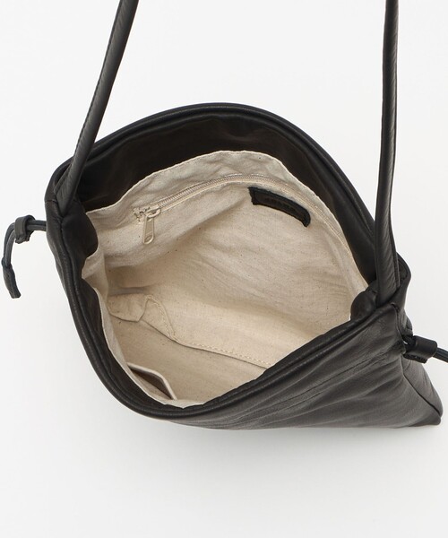 folna(フォルナ)の「【別注】<Folna>レザー ドロスト ショルダーバッグ 2WAY(ショルダーバッグ・レディース・ブラック/ベージュ・FREE)」の9枚目の写真