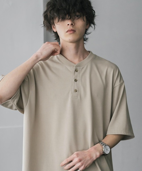 Rocky Monroe(ロッキーモンロー)の「AIR TEC+ 接触冷感・遮熱・UVカット 多機能ヘンリーネック半袖Tシャツ(Tシャツ/カットソー・メンズ・ブラック/グレイッシュベージュ/ブルー/チャコール/ネイビー/ピンク/ホワイト・M/L/XL)」の4枚目の写真