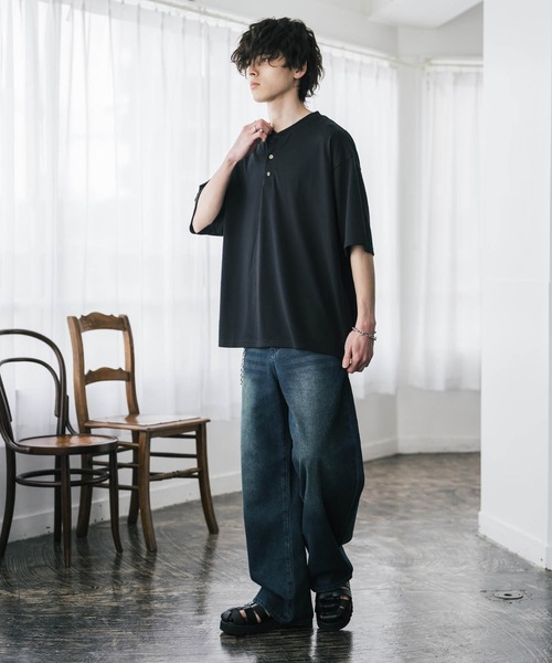 Rocky Monroe(ロッキーモンロー)の「AIR TEC+ 接触冷感・遮熱・UVカット 多機能ヘンリーネック半袖Tシャツ(Tシャツ/カットソー・メンズ・ブラック/グレイッシュベージュ/ブルー/チャコール/ネイビー/ピンク/ホワイト・M/L/XL)」の21枚目の写真