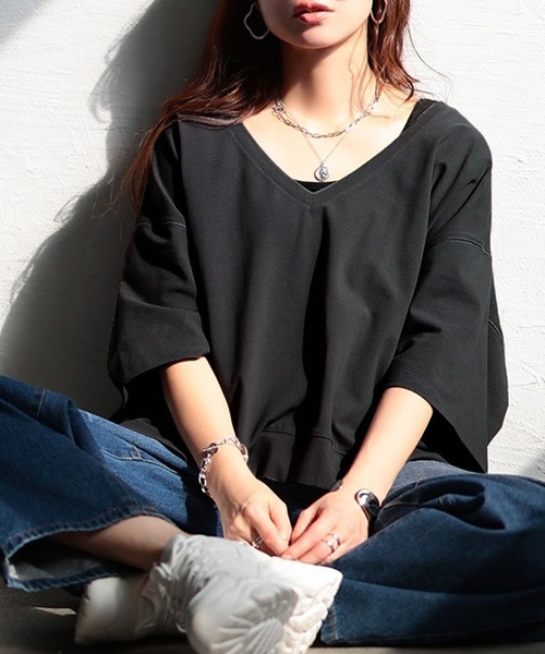 GOLDJAPAN(ゴールドジャパン)の「深Vネッククロップド丈プルオーバー【大きいサイズ対応】(Tシャツ/カットソー・レディース・ブラック/チャコールグレー/グレー/ネイビー・4L~5L/LL~3L)」の1枚目の写真