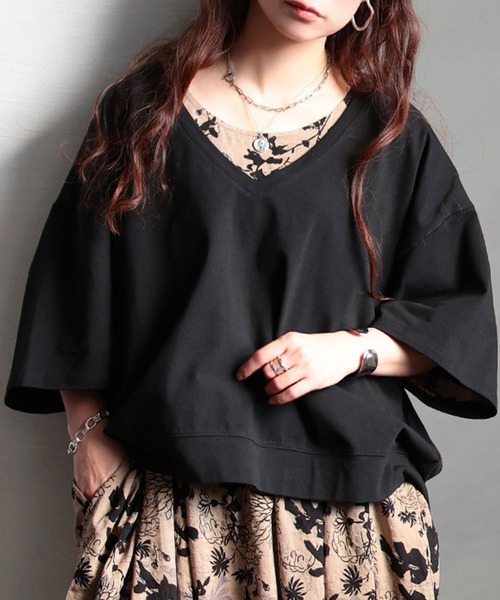 GOLDJAPAN(ゴールドジャパン)の「深Vネッククロップド丈プルオーバー【大きいサイズ対応】(Tシャツ/カットソー・レディース・ブラック/チャコールグレー/グレー/ネイビー・4L~5L/LL~3L)」の2枚目の写真