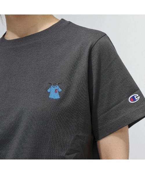 Champion（チャンピオン）の「【別注】チャンピオン  SHORT SLEEVE T-SHIRT 限定コラボ（Tシャツ/カットソー・レディース・チャコールグレー/ホワイト・M/L）」の13枚目の写真