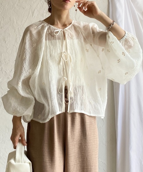 She's Closet(シーズクローゼット)の「前後2wayフロントリボン 花柄 刺繍 エンブロイダリー シアーブラウス カーディガン(シャツ/ブラウス・レディース・ホワイト/ブラック・FREE)」の1枚目の写真