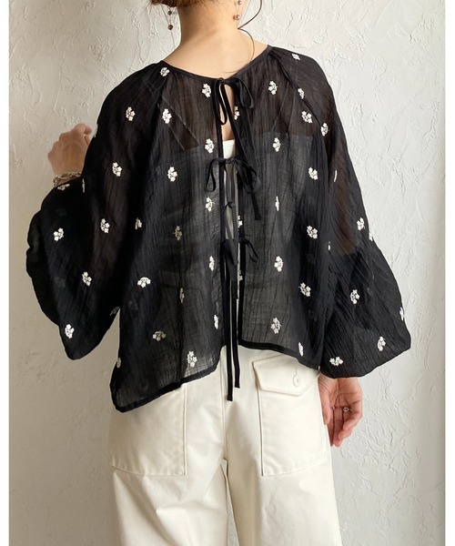 She's Closet(シーズクローゼット)の「前後2wayフロントリボン 花柄 刺繍 エンブロイダリー シアーブラウス カーディガン(シャツ/ブラウス・レディース・ホワイト/ブラック・FREE)」の17枚目の写真