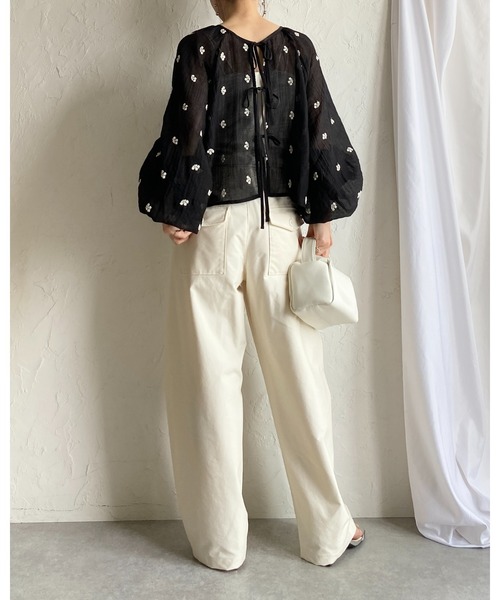 She's Closet(シーズクローゼット)の「前後2wayフロントリボン 花柄 刺繍 エンブロイダリー シアーブラウス カーディガン(シャツ/ブラウス・レディース・ホワイト/ブラック・FREE)」の19枚目の写真