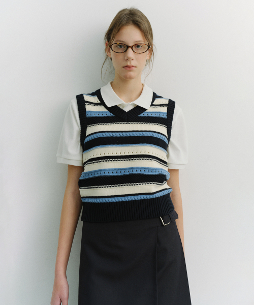 DUNST(ダンスト)の「UNISEX CRAFTED STRIPED KNIT VEST_UDSW6B123_NAVY / CREAM(ニット/セーター・レディース・アイボリー・X-SMALL/SMALL/MEDIUM/LARGE)」の1枚目の写真