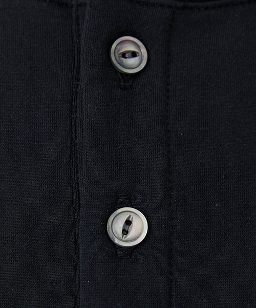 UNITED TOKYO(ユナイテッドトウキョウ)の「【残りわずか】ALBINI CASHMERE×SEA ISLAND COTTON HENRY TEE |最高級コットン/カシミヤ/春服/夏服(Tシャツ/カットソー・メンズ・グレー/ブラック・1/2)」の4枚目の写真