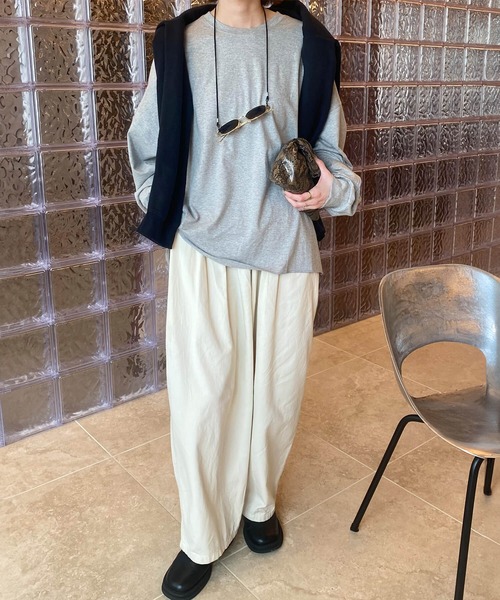 ISOOK(アイスー)の「ビッグシルエットロングTシャツ(kiharu select) / ロンT ルーズ オーバーサイズ 無地 長袖 シンプル 春服(Tシャツ/カットソー・レディース・ライトグレー/グレー・FREE)」の3枚目の写真