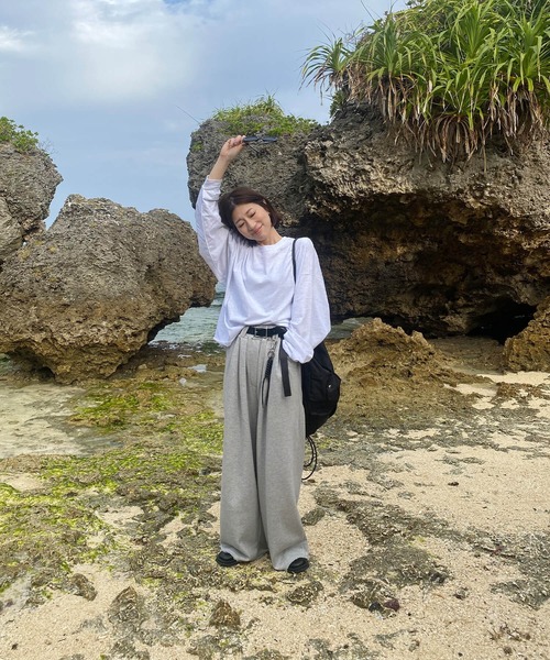 ISOOK(アイスー)の「ビッグシルエットロングTシャツ(kiharu select) / ロンT ルーズ オーバーサイズ 無地 長袖 シンプル 春服(Tシャツ/カットソー・レディース・ライトグレー/グレー・FREE)」の4枚目の写真