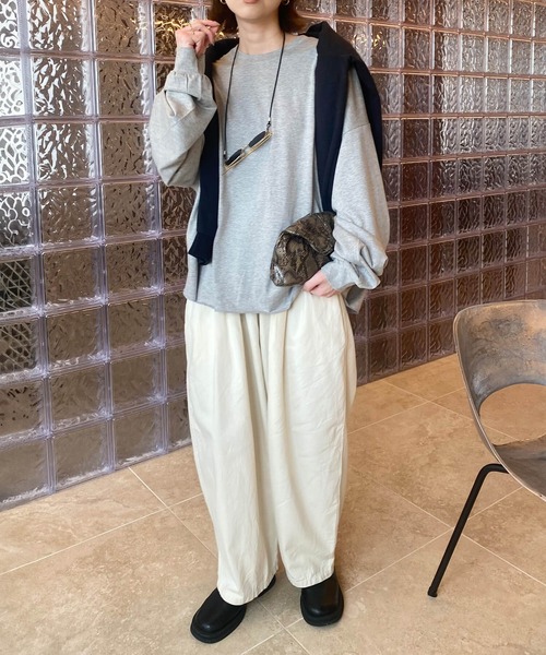 ISOOK(アイスー)の「ビッグシルエットロングTシャツ(kiharu select) / ロンT ルーズ オーバーサイズ 無地 長袖 シンプル 春服(Tシャツ/カットソー・レディース・ライトグレー/グレー・FREE)」の9枚目の写真