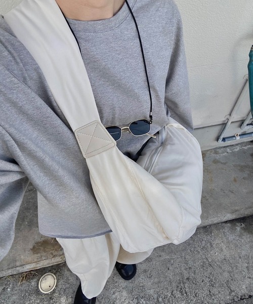 ISOOK(アイスー)の「ビッグシルエットロングTシャツ(kiharu select) / ロンT ルーズ オーバーサイズ 無地 長袖 シンプル 春服(Tシャツ/カットソー・レディース・ライトグレー/グレー・FREE)」の16枚目の写真