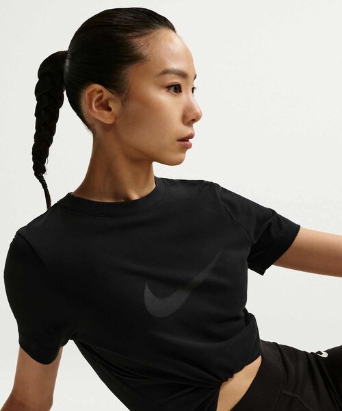 NIKE(ナイキ)の「ナイキ スポーツウェア ウィメンズ スリム ショートスリーブ バーンアウト ロゴ トップス / Nike Sportswear Women's Slim Short-Sleeve Burnout Logo Top IO1517-010 Black(Tシャツ/カットソー・レディース・ブラック・XL/L/XS/S/M)」の3枚目の写真