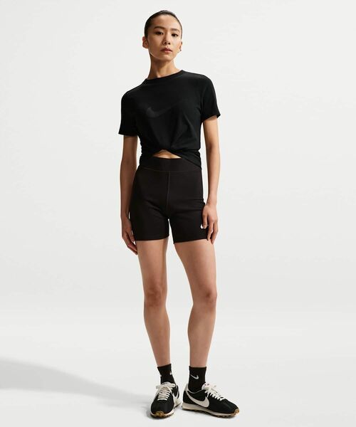 NIKE(ナイキ)の「ナイキ スポーツウェア ウィメンズ スリム ショートスリーブ バーンアウト ロゴ トップス / Nike Sportswear Women's Slim Short-Sleeve Burnout Logo Top IO1517-010 Black(Tシャツ/カットソー・レディース・ブラック・XL/L/XS/S/M)」の4枚目の写真