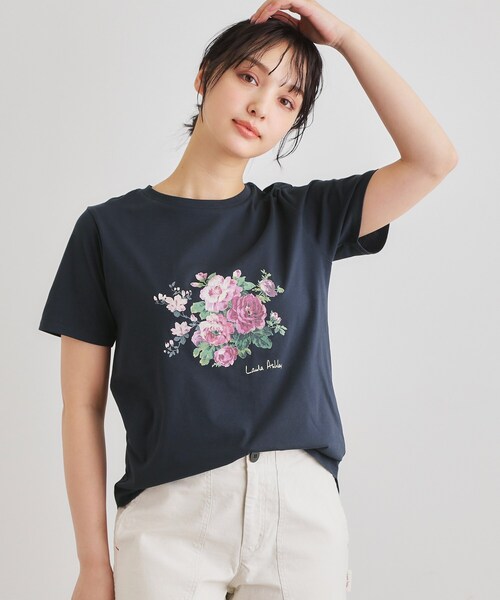 LAURA ASHLEY（ローラアシュレイ）の「【ギフトにおすすめ！5分袖／接触冷感／UVカット】エレンボロー ローズ柄Tシャツ（Tシャツ/カットソー・レディース・サックスブルー/ピンク系/ネイビー/グレー/オフホワイト・38/40）」の4枚目の写真