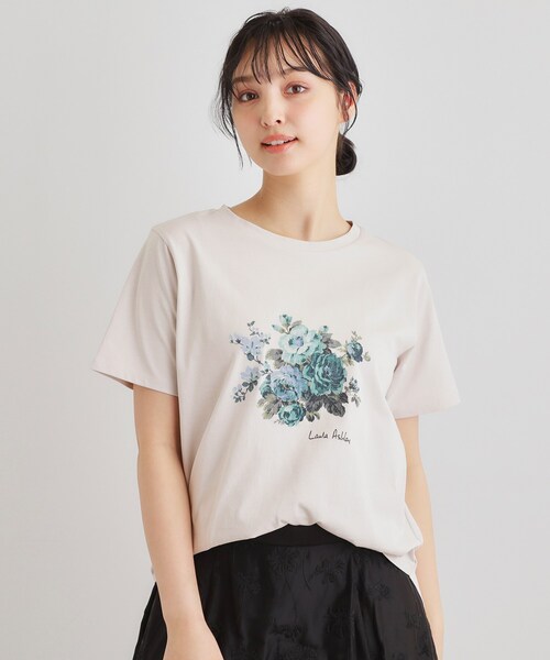 LAURA ASHLEY（ローラアシュレイ）の「【ギフトにおすすめ！5分袖／接触冷感／UVカット】エレンボロー ローズ柄Tシャツ（Tシャツ/カットソー・レディース・サックスブルー/ピンク系/ネイビー/グレー/オフホワイト・38/40）」の3枚目の写真