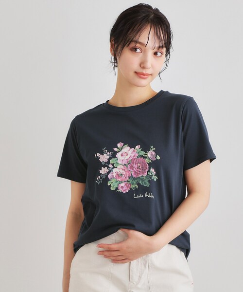 LAURA ASHLEY（ローラアシュレイ）の「【ギフトにおすすめ！5分袖／接触冷感／UVカット】エレンボロー ローズ柄Tシャツ（Tシャツ/カットソー・レディース・サックスブルー/ピンク系/ネイビー/グレー/オフホワイト・38/40）」の11枚目の写真