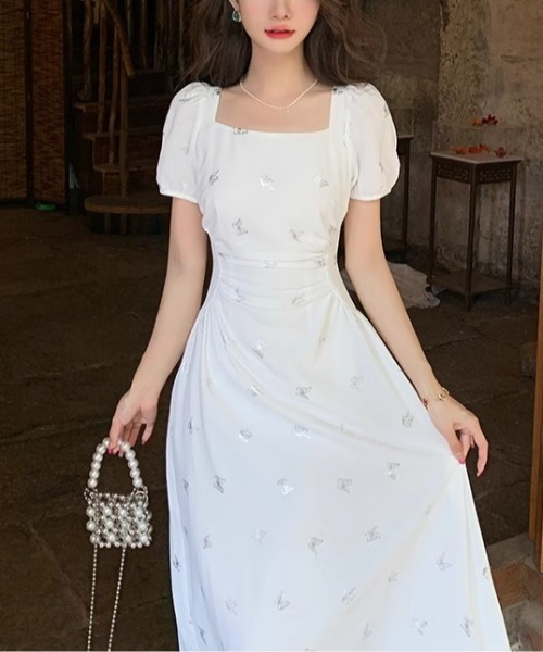 LUCPY（ラクピー）の「クラシカルフラワー刺繍パフスリーブワンピース（ワンピース・レディース・ホワイト・SMALL/X-LARGE/LARGE/MEDIUM）」の4枚目の写真