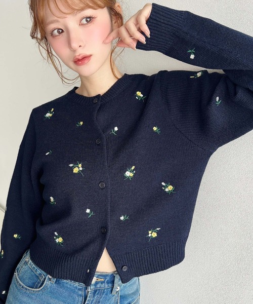 moment+(モーメントプラス)の「花柄刺繍ニットカーディガン(カーディガン/ボレロ・レディース・ピンク/杢グレー/ネイビー/アイボリー/ブラック・M/L)」の1枚目の写真