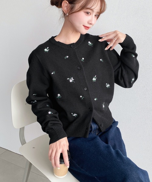 moment+(モーメントプラス)の「花柄刺繍ニットカーディガン(カーディガン/ボレロ・レディース・ピンク/杢グレー/ネイビー/アイボリー/ブラック・M/L)」の11枚目の写真