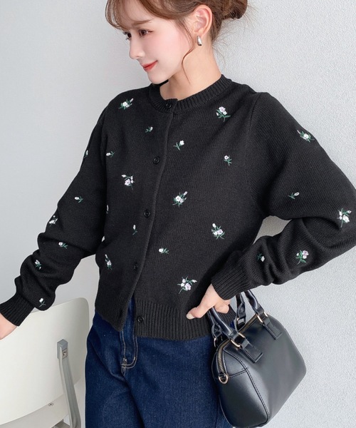 moment+(モーメントプラス)の「花柄刺繍ニットカーディガン(カーディガン/ボレロ・レディース・ピンク/杢グレー/ネイビー/アイボリー/ブラック・M/L)」の12枚目の写真