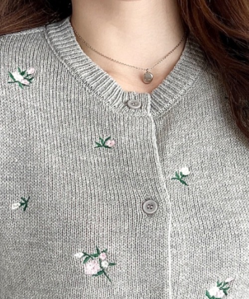 moment+(モーメントプラス)の「花柄刺繍ニットカーディガン(カーディガン/ボレロ・レディース・ピンク/杢グレー/ネイビー/アイボリー/ブラック・M/L)」の18枚目の写真