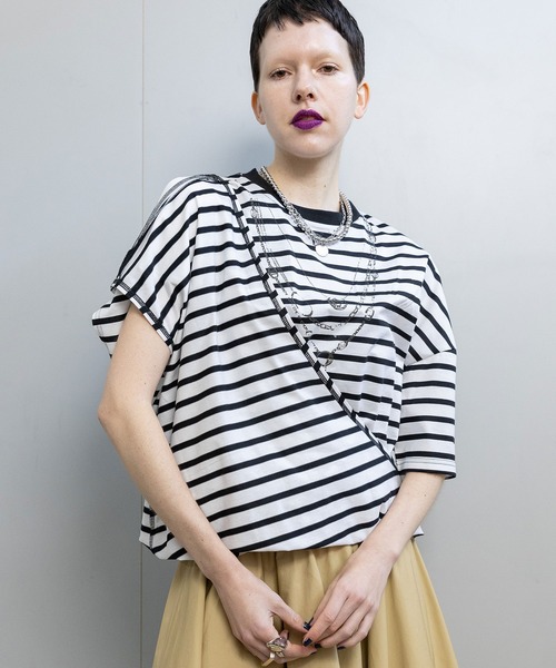 MARECHAL TERRE(マルシャルテル)の「2wayジュエリープリントTシャツ(Tシャツ/カットソー・レディース・グレイッシュベージュ/ホワイト×ブラック/ブラック/ホワイト・MEDIUM)」の2枚目の写真