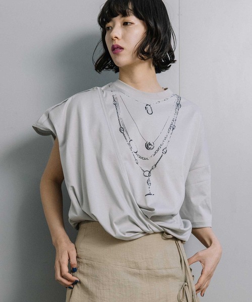 MARECHAL TERRE(マルシャルテル)の「2wayジュエリープリントTシャツ(Tシャツ/カットソー・レディース・グレイッシュベージュ/ホワイト×ブラック/ブラック/ホワイト・MEDIUM)」の4枚目の写真