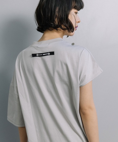 MARECHAL TERRE(マルシャルテル)の「2wayジュエリープリントTシャツ(Tシャツ/カットソー・レディース・グレイッシュベージュ/ホワイト×ブラック/ブラック/ホワイト・MEDIUM)」の14枚目の写真