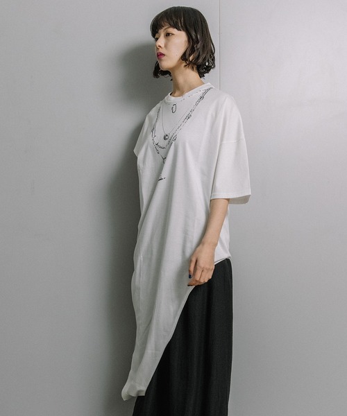 MARECHAL TERRE(マルシャルテル)の「2wayジュエリープリントTシャツ(Tシャツ/カットソー・レディース・グレイッシュベージュ/ホワイト×ブラック/ブラック/ホワイト・MEDIUM)」の9枚目の写真