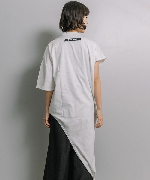 MARECHAL TERRE(マルシャルテル)の「2wayジュエリープリントTシャツ(Tシャツ/カットソー・レディース・グレイッシュベージュ/ホワイト×ブラック/ブラック/ホワイト・MEDIUM)」の8枚目の写真