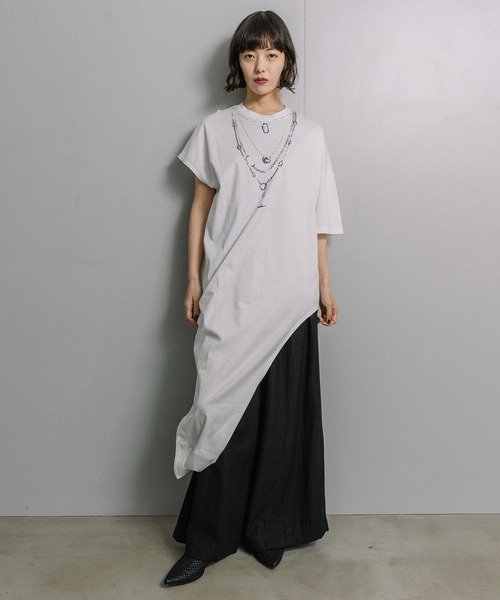 MARECHAL TERRE(マルシャルテル)の「2wayジュエリープリントTシャツ(Tシャツ/カットソー・レディース・グレイッシュベージュ/ホワイト×ブラック/ブラック/ホワイト・MEDIUM)」の6枚目の写真