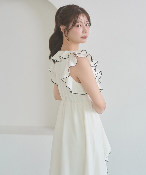 Ambre Neige(アンブルネージュ)の「raffle flill dress / ラッフルフリルワンピース(ワンピース・レディース・ブラック/オフホワイト・FREE)」の5枚目の写真