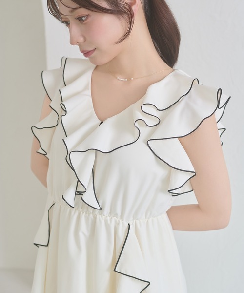 Ambre Neige(アンブルネージュ)の「raffle flill dress / ラッフルフリルワンピース(ワンピース・レディース・ブラック/オフホワイト・FREE)」の4枚目の写真