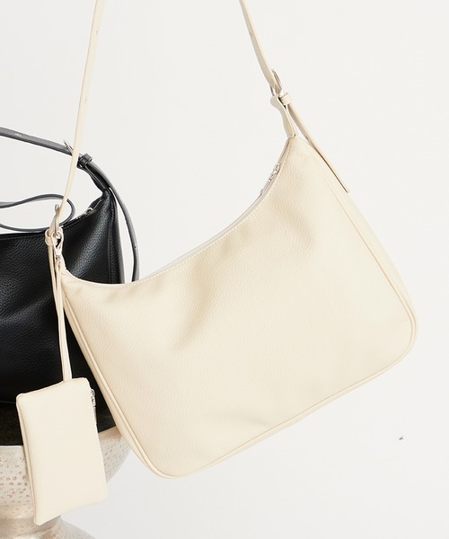 Chick（チック）の「Basic Shoulder Bag with Mini Pouch, Faux / ミニポーチ付き フェイクレザー ベーシックショルダーバッグ（ショルダーバッグ・レディース・ベージュ/ブラウン/ブラック/ホワイト・FREE）」の6枚目の写真