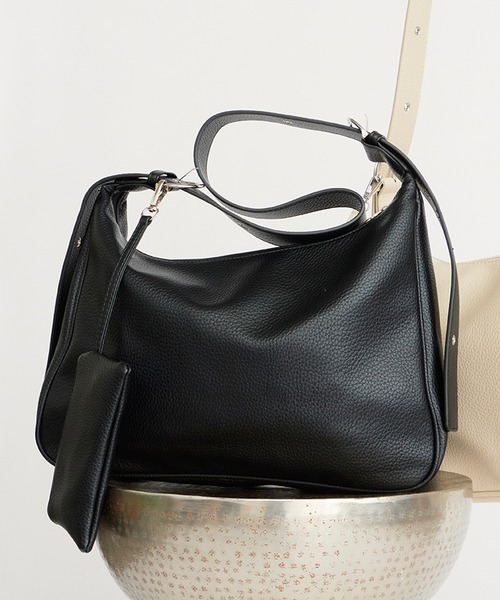 Chick（チック）の「Basic Shoulder Bag with Mini Pouch, Faux / ミニポーチ付き フェイクレザー ベーシックショルダーバッグ（ショルダーバッグ・レディース・ベージュ/ブラウン/ブラック/ホワイト・FREE）」の8枚目の写真