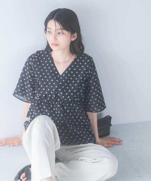 URBAN RESEARCH ROSSO WOMEN(アーバンリサーチ ロッソ)の「『WEB限定』ジャガードペプラムブラウス(シャツ/ブラウス・レディース・ブラック系その他/ライトベージュ/ブラック・FREE)」の3枚目の写真