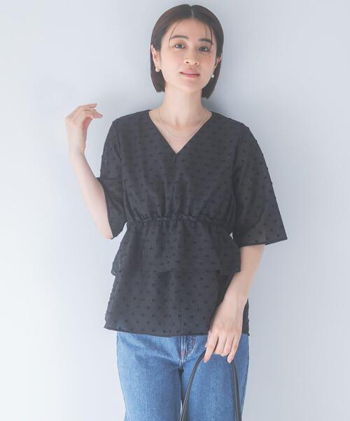 URBAN RESEARCH ROSSO WOMEN(アーバンリサーチ ロッソ)の「『WEB限定』ジャガードペプラムブラウス(シャツ/ブラウス・レディース・ブラック系その他/ライトベージュ/ブラック・FREE)」の4枚目の写真