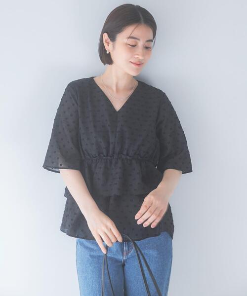 URBAN RESEARCH ROSSO WOMEN(アーバンリサーチ ロッソ)の「『WEB限定』ジャガードペプラムブラウス(シャツ/ブラウス・レディース・ブラック系その他/ライトベージュ/ブラック・FREE)」の5枚目の写真