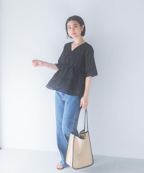 URBAN RESEARCH ROSSO WOMEN(アーバンリサーチ ロッソ)の「『WEB限定』ジャガードペプラムブラウス(シャツ/ブラウス・レディース・ブラック系その他/ライトベージュ/ブラック・FREE)」の7枚目の写真