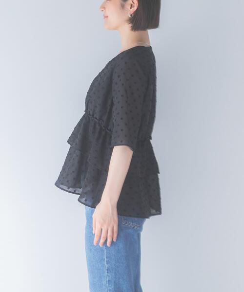 URBAN RESEARCH ROSSO WOMEN(アーバンリサーチ ロッソ)の「『WEB限定』ジャガードペプラムブラウス(シャツ/ブラウス・レディース・ブラック系その他/ライトベージュ/ブラック・FREE)」の9枚目の写真