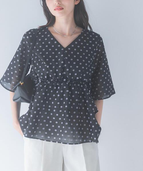 URBAN RESEARCH ROSSO WOMEN(アーバンリサーチ ロッソ)の「『WEB限定』ジャガードペプラムブラウス(シャツ/ブラウス・レディース・ブラック系その他/ライトベージュ/ブラック・FREE)」の17枚目の写真