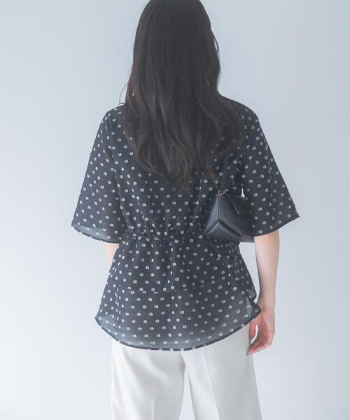 URBAN RESEARCH ROSSO WOMEN(アーバンリサーチ ロッソ)の「『WEB限定』ジャガードペプラムブラウス(シャツ/ブラウス・レディース・ブラック系その他/ライトベージュ/ブラック・FREE)」の19枚目の写真