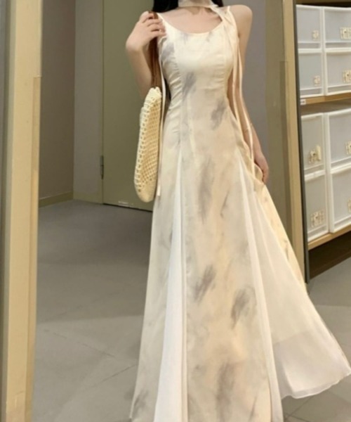 LUCPY(ラクピー)の「ニュアンスプリントリボンキャミワンピース(ワンピース・レディース・ホワイト・MEDIUM/SMALL/X-LARGE/LARGE)」の3枚目の写真