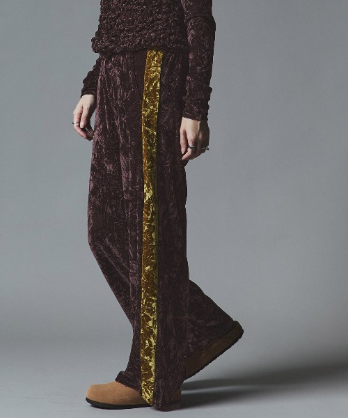 W:Huku(フーク)の「クラッシュ ベロア サイド ライン パンツ / Crash Velour Side-Line Pants(その他パンツ・レディース・ネイビー/ライトベージュ/ブラウン・FREE)」の2枚目の写真