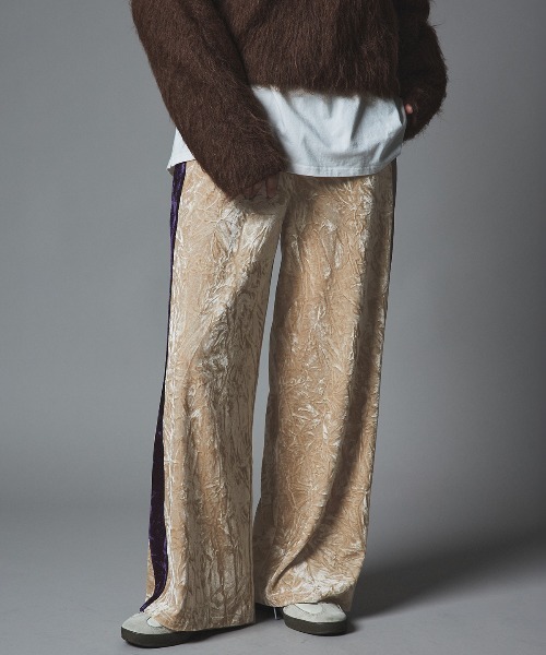 W:Huku(フーク)の「クラッシュ ベロア サイド ライン パンツ / Crash Velour Side-Line Pants(その他パンツ・レディース・ネイビー/ライトベージュ/ブラウン・FREE)」の3枚目の写真